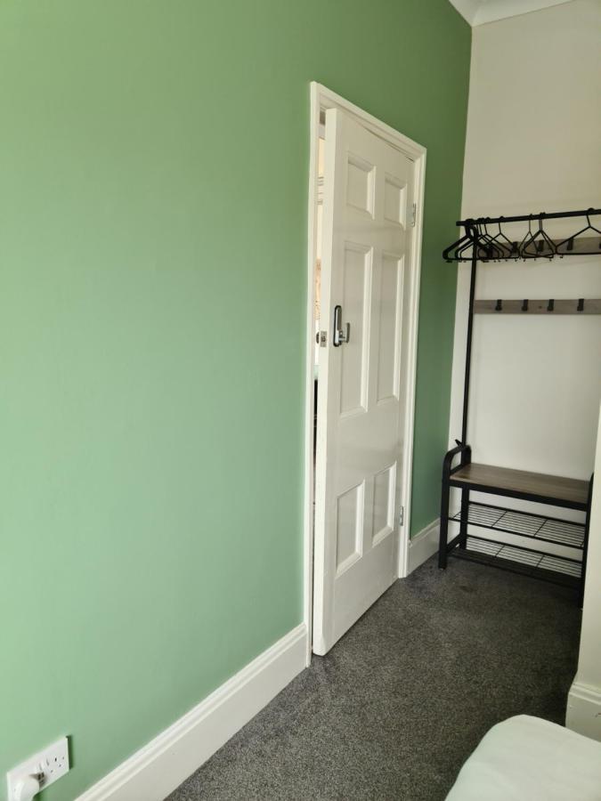 2 The Green, Exceptional Large House, Sea Views Loads Of Bathrooms シートン・カルー エクステリア 写真